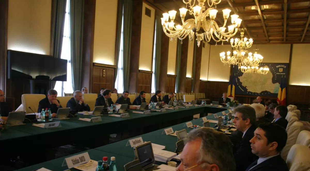 Miniştrii vor lua salarii cu 20% mai mici