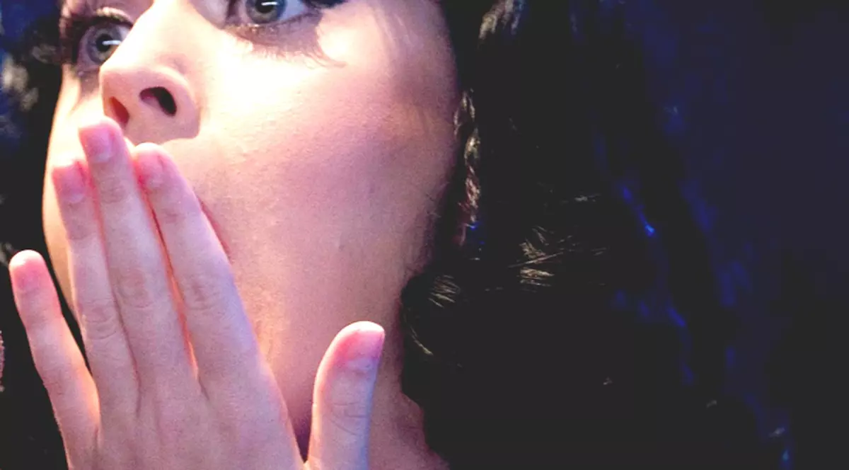 Katy Perry, nervoasă că a fost confundată cu Zooey Deschanel