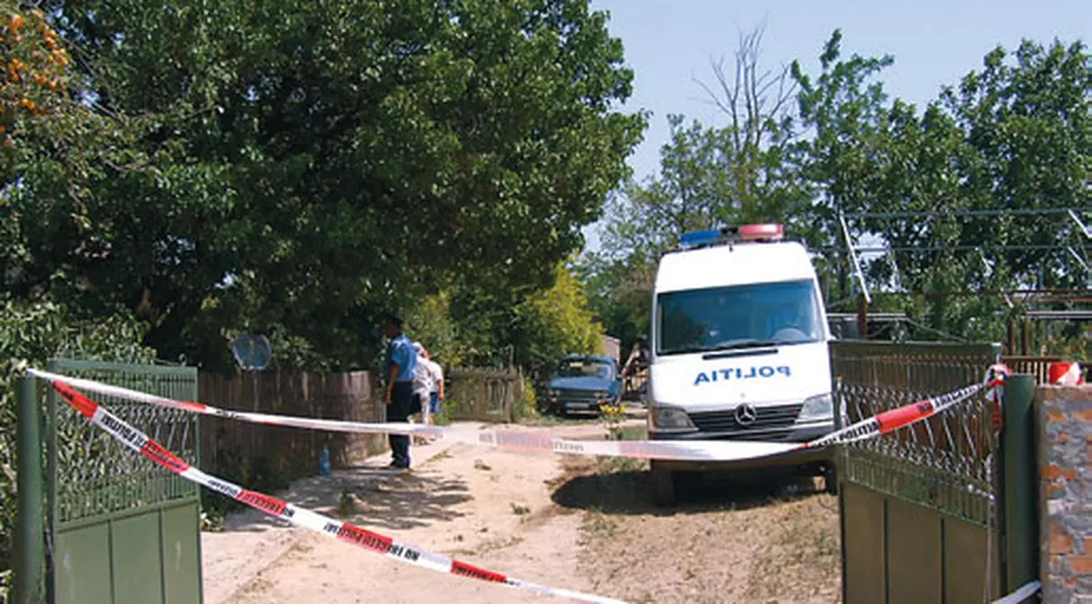 Soţ şi soţie, cu gâturile tăiate