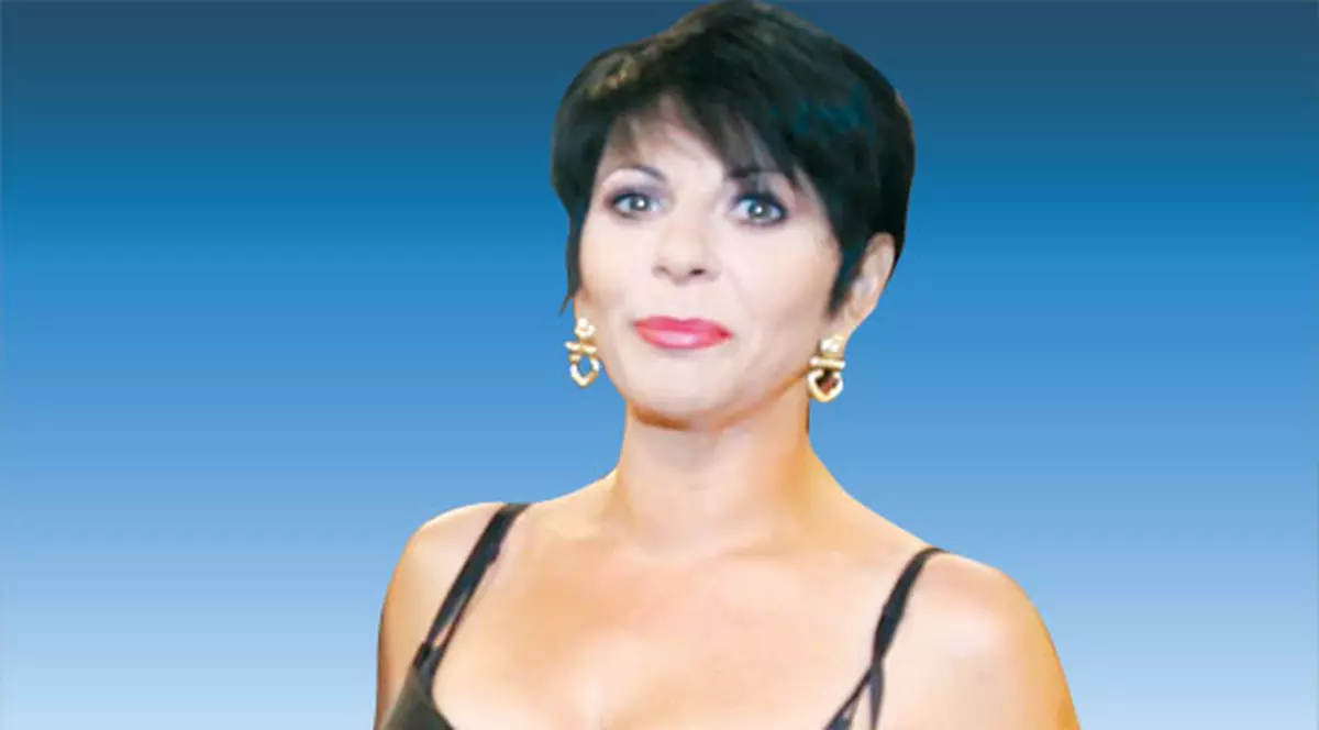 «Fără operaţie, Elena nu are nici o şansă»
