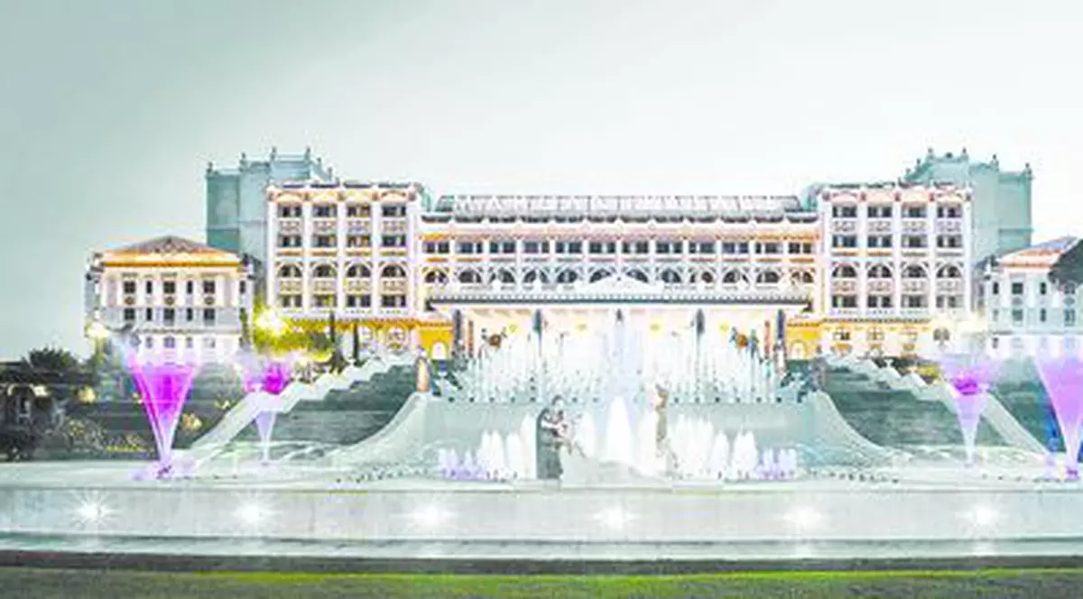 Pătraşcu «o închiriază» pe Moni