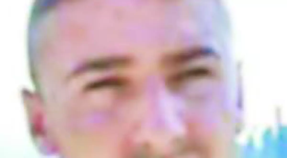 Poliţişti atacaţi de un interlop