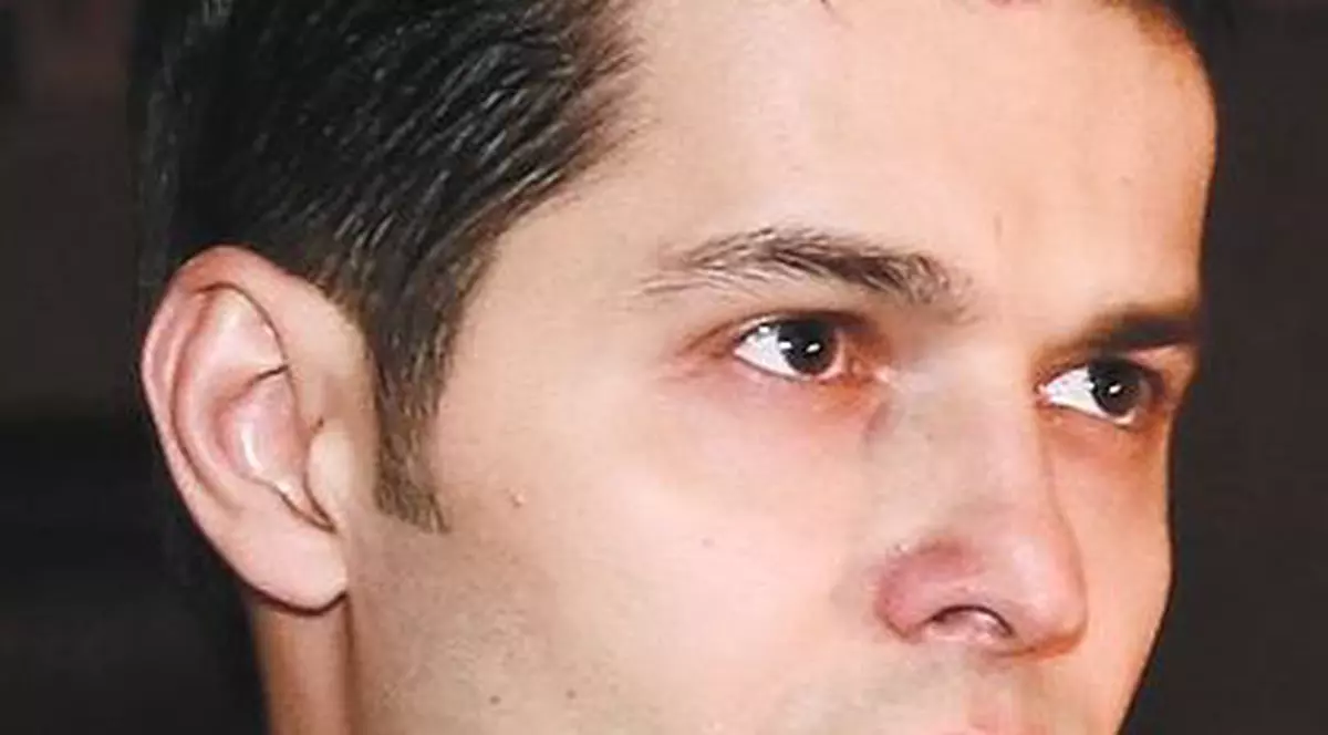 Nu s-a putut apropia de groapă