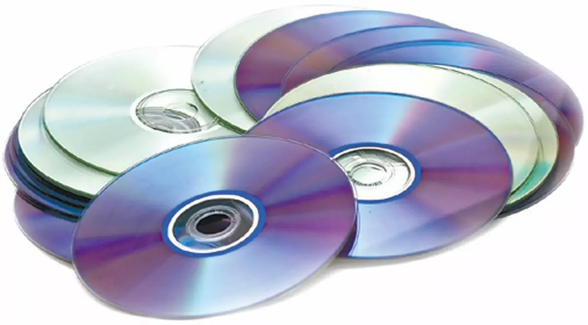 Primăria aruncă banii pe CD-uri şi pe broşuri