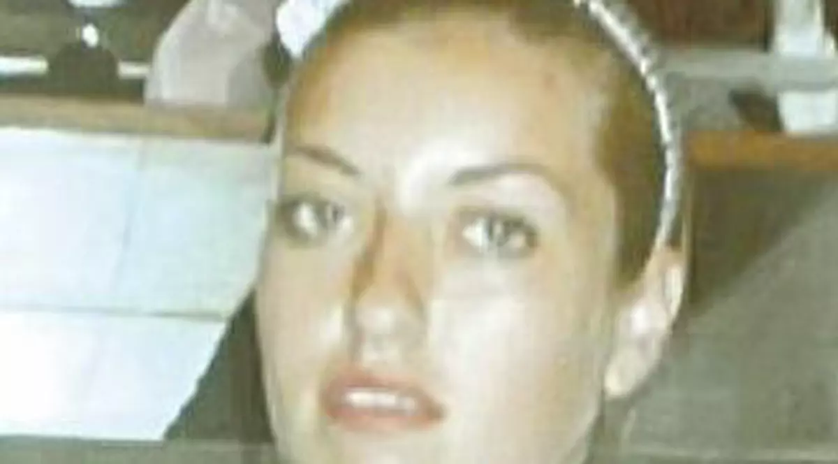 Alexandra are grave probleme la coloană! Salvaţi-o!