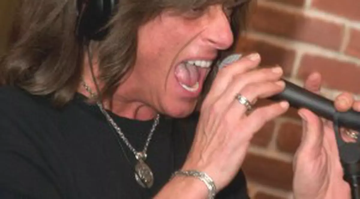 Fostul vocalist de la Deep Purple cântă la Fratelli Studio 