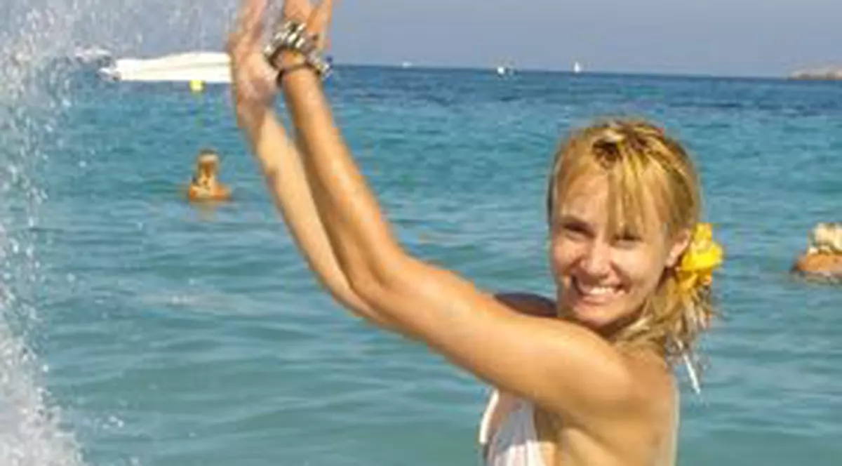 Bebeluşa Oana: "E cazul sa-mi găsesc un iubit cu bani, să-mi ia cadouri"