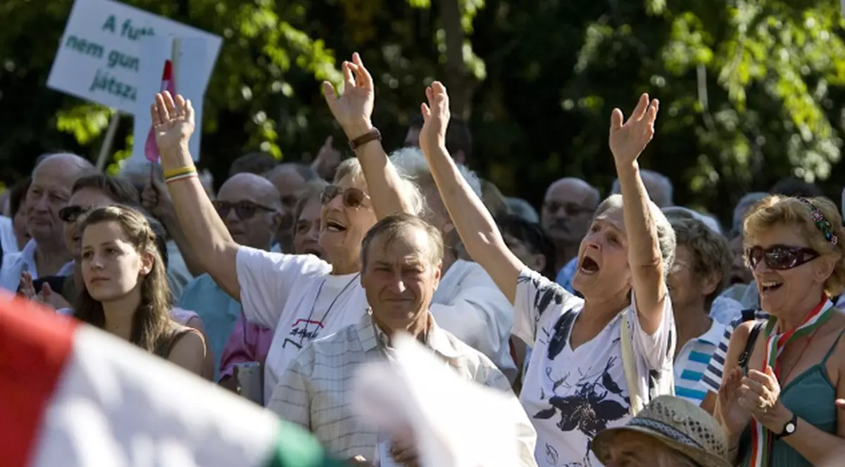 Crin Antonescu dă vina pe Băsescu pentru manifestaţiile ungurilor