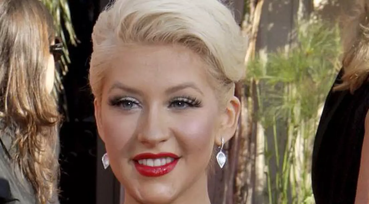 Versurile Christinei Aguilera, aruncate la gunoi