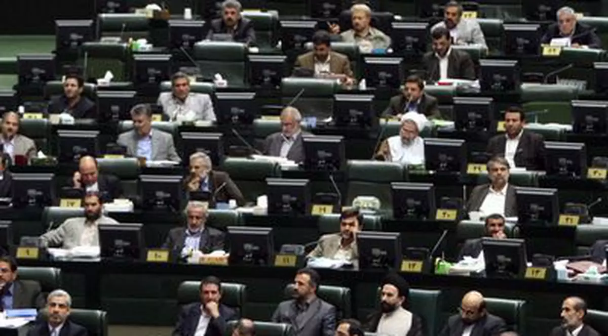 Un parlamentar şi-a povestit aventurile erotice într-o şedinţă în plen