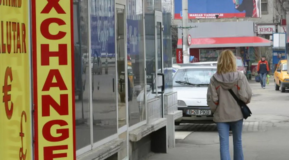 Jaf la o casă de schimb valutar din Brăila. Autorul a fost prins de polițiști în timp ce o bătea pe una dintre casierițe