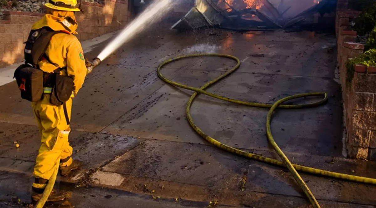 A murit încercând să-şi salveze fiica din incendiu