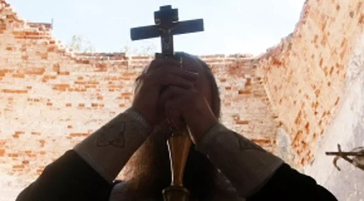 Afacerile Bisericii: cu Biblia într-o mână şi facturierul în cealaltă