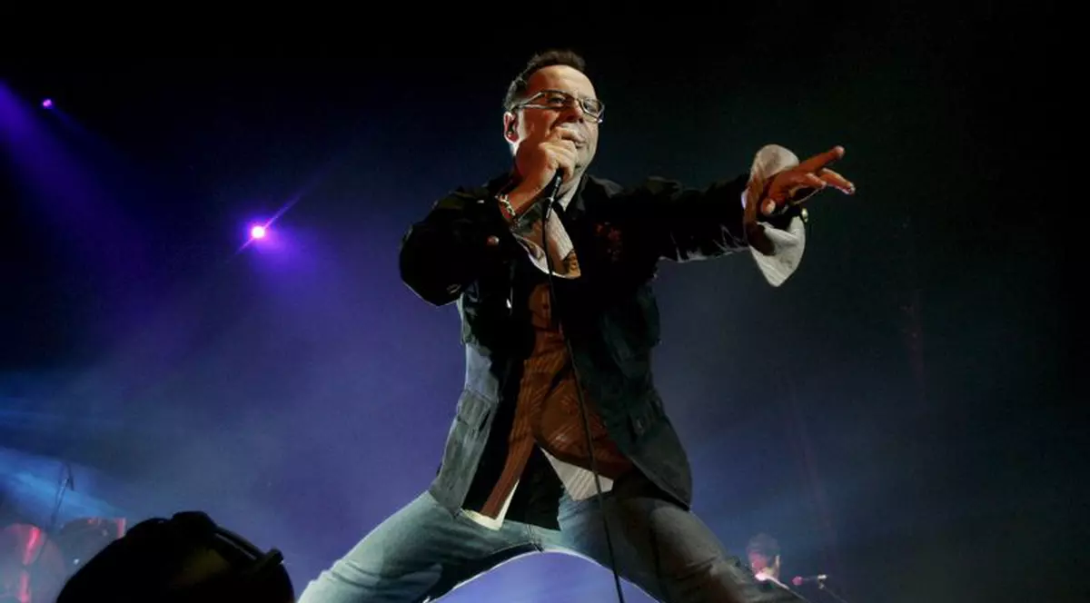 Simple Minds amână concertul de la Bucureşti