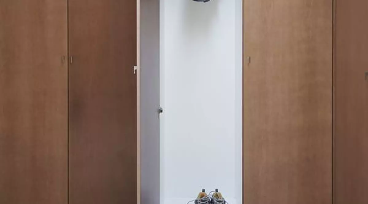 Un primar a încuiat în dulap o femeie nervoasă