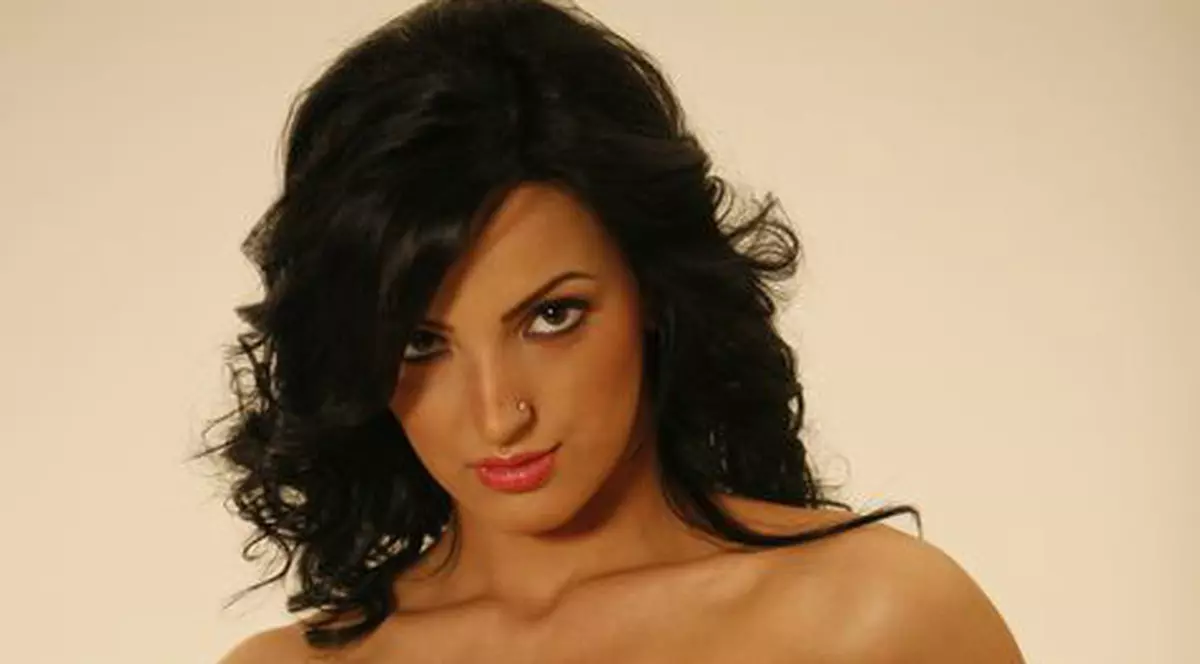 Miky şi Roxana de la "Goluri şi Goale" fac poze în duş