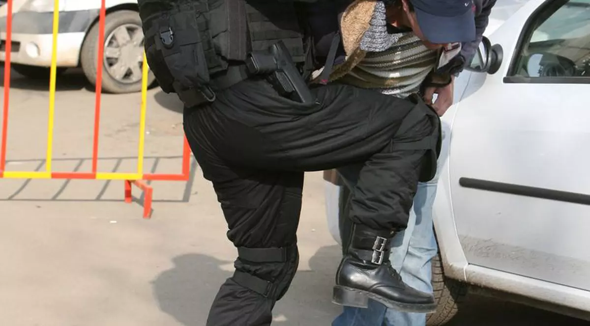 Un hoţ a evadat după ce a fost trimis să ducă gunoiul
