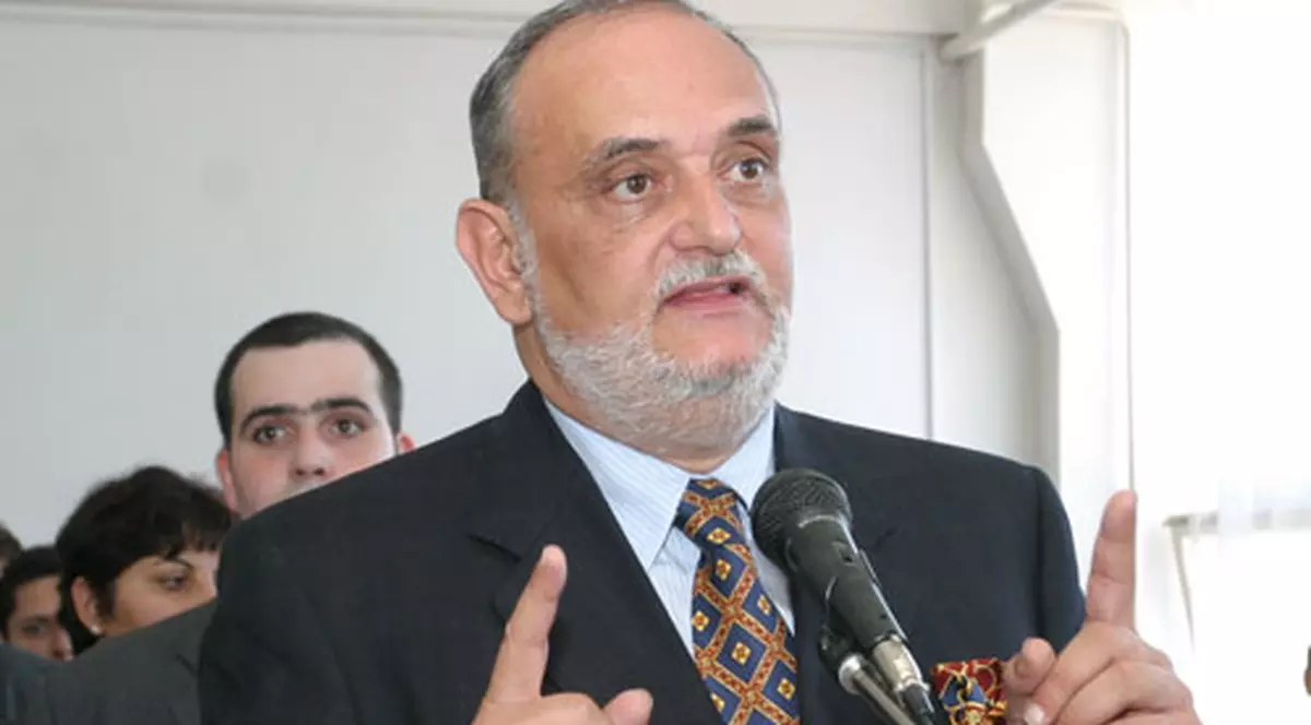"Există companii care pot construi un km de autostradă pe zi"