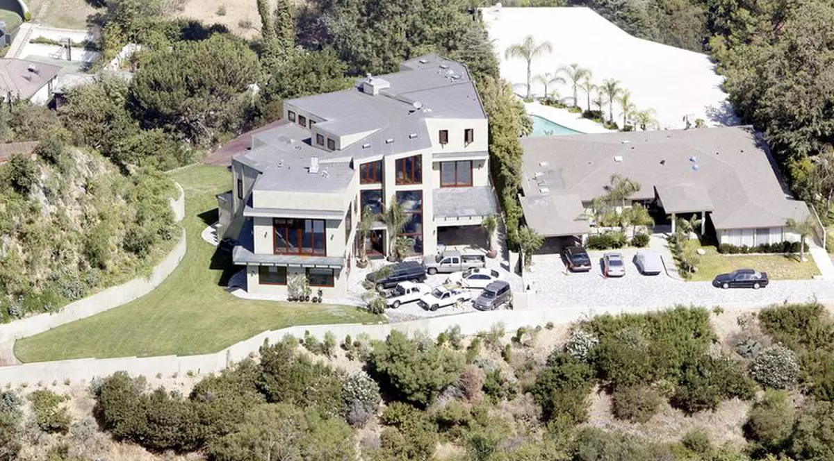 Foto / Ce casă şi-a tras Rihanna!