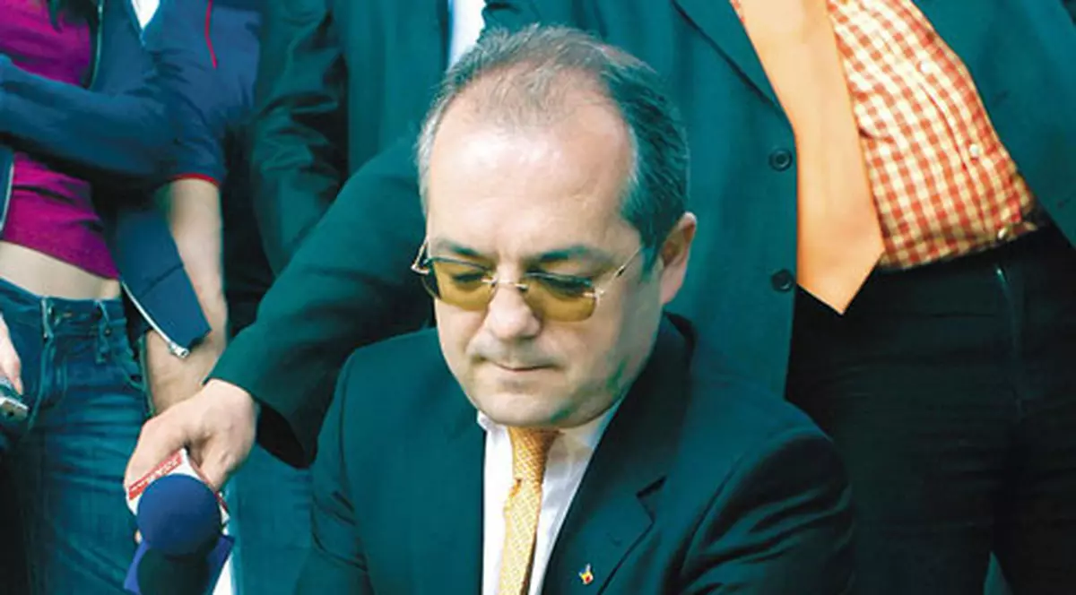 Cheamă-l pe meşterul Boc!