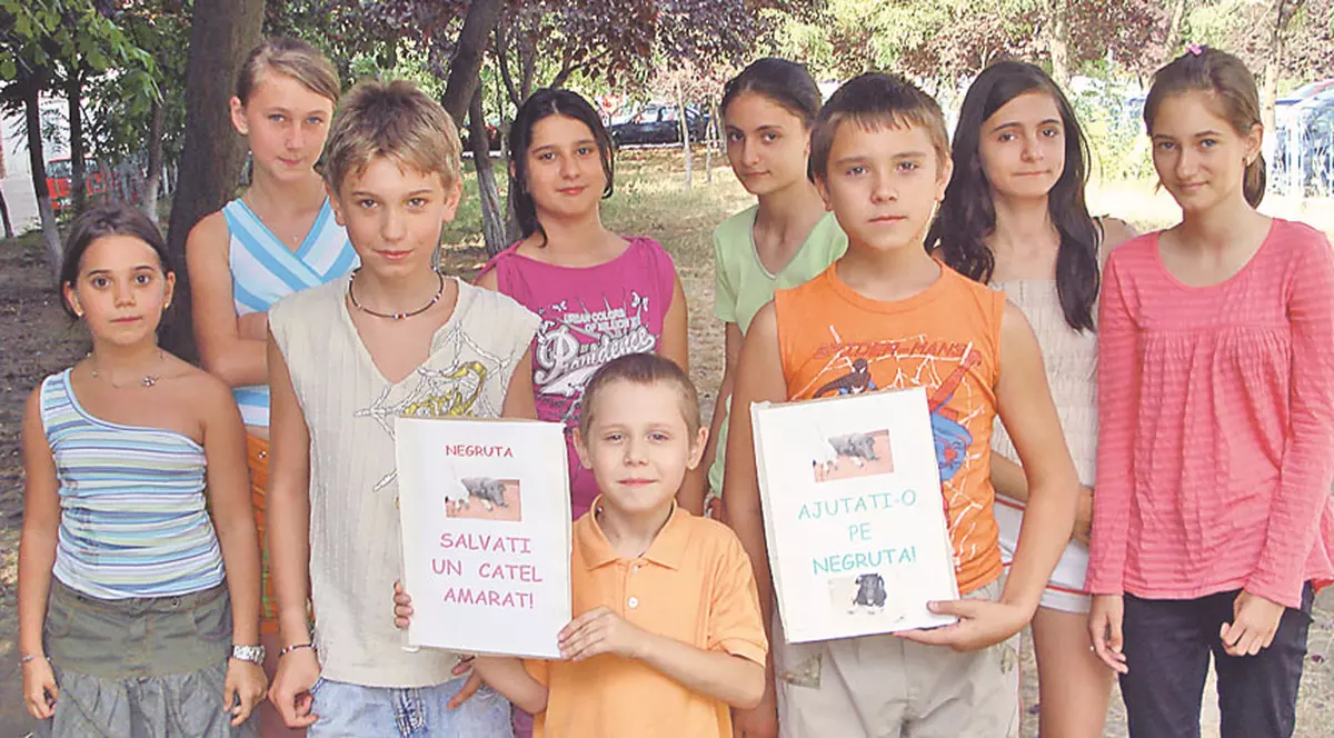 «Salvaţi-ne căţeluşa călcată de maşină»