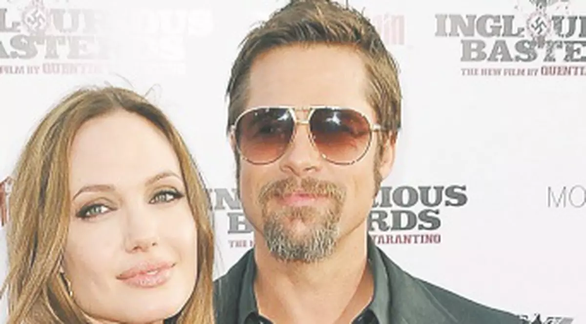 Angelina vine gratis în România