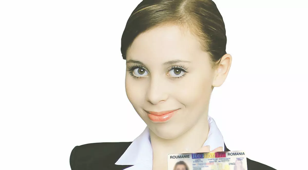 După căsătorie, schimbaţi-vă buletinul în 15 zile