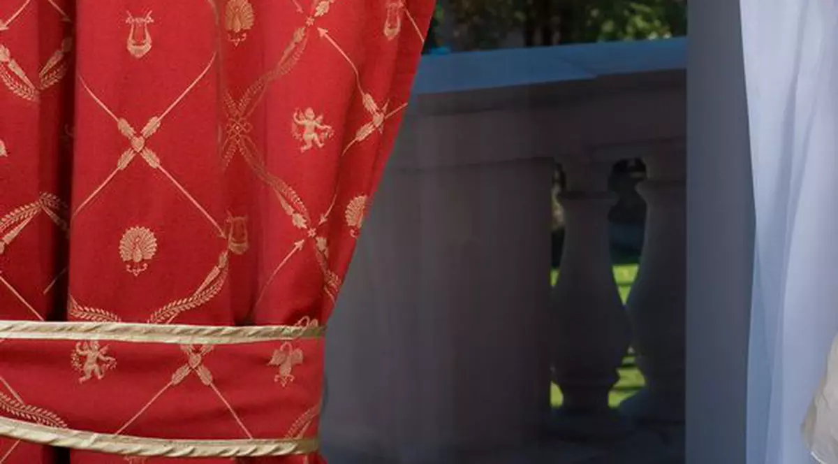 A murit după ce a urinat de la fereastră