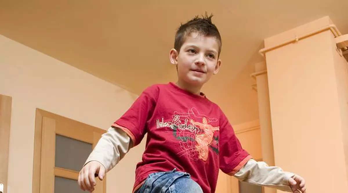 Tătic la 13 ani vrea să renunţe la şcoală pentru a se angaja