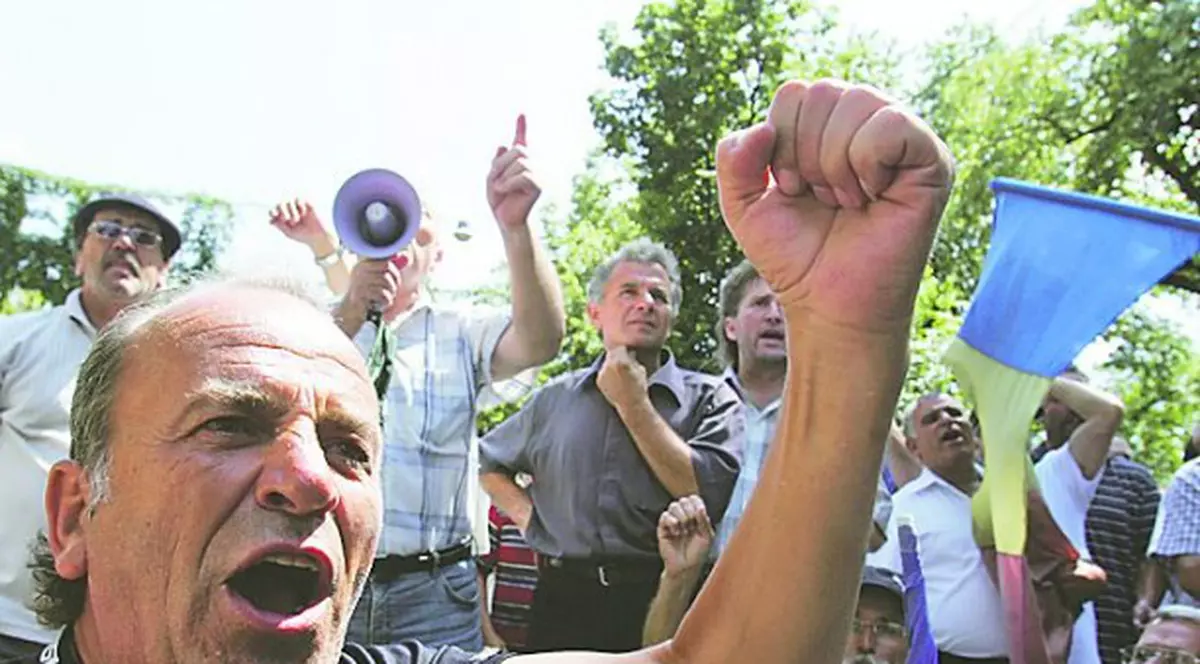 Bugetarii vor fi luni în grevă generală