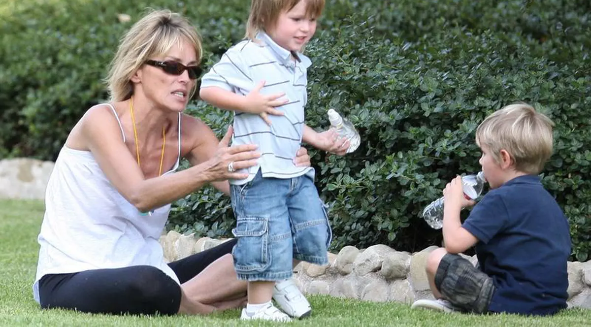 Sharon Stone a pierdut două sarcini în luna a şasea