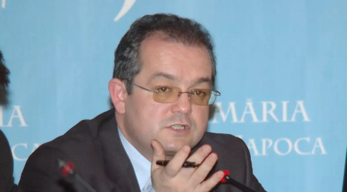 Emil Boc le cere sindicaliştilor să amâne protestele până după prezidenţiale