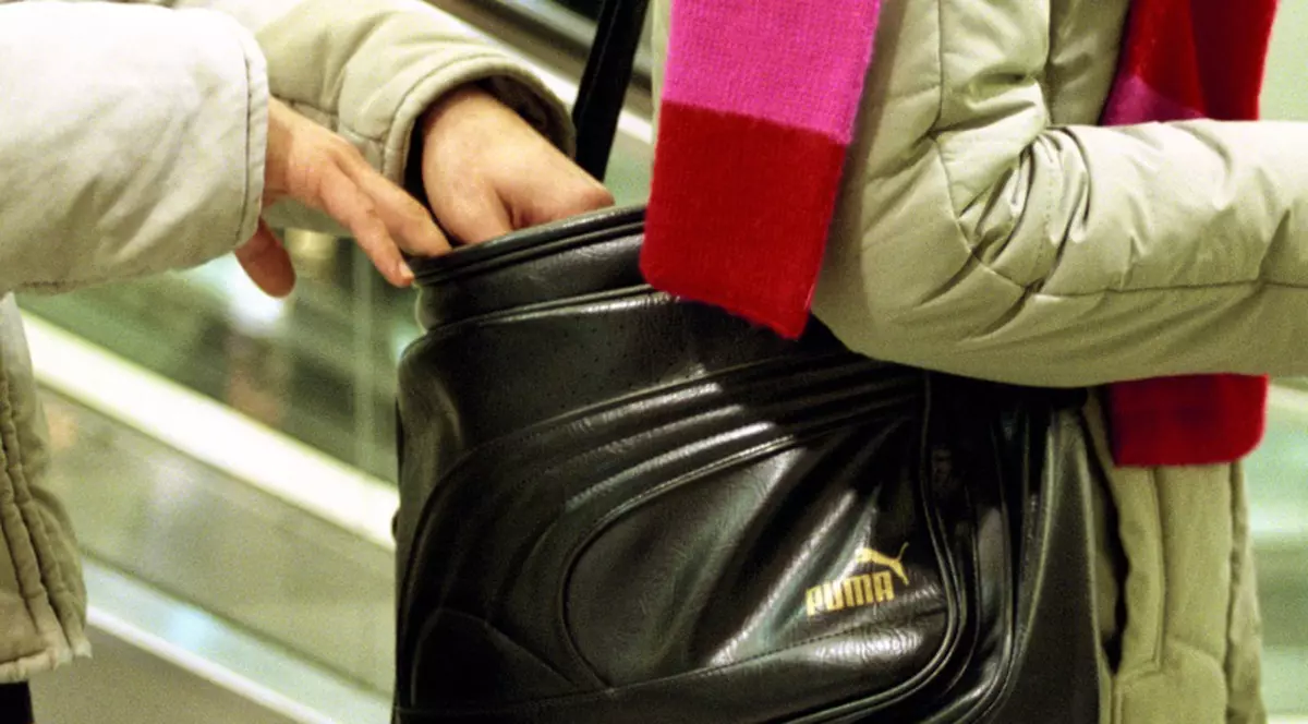 Şapte pungaşi români, arestaţi în Canada