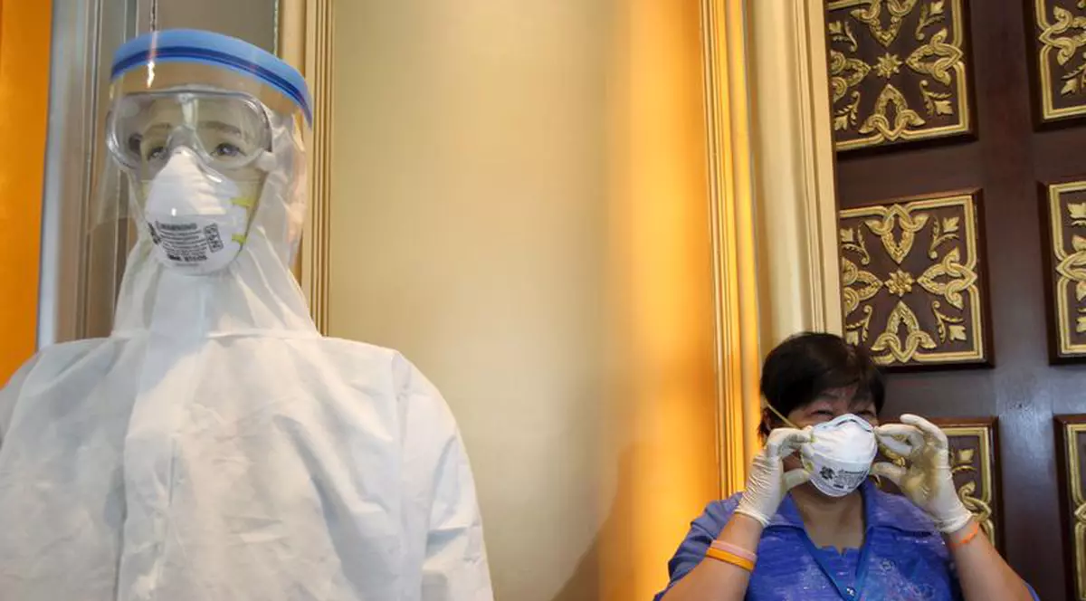 S-a lansat costumul care te protejează de gripa porcină