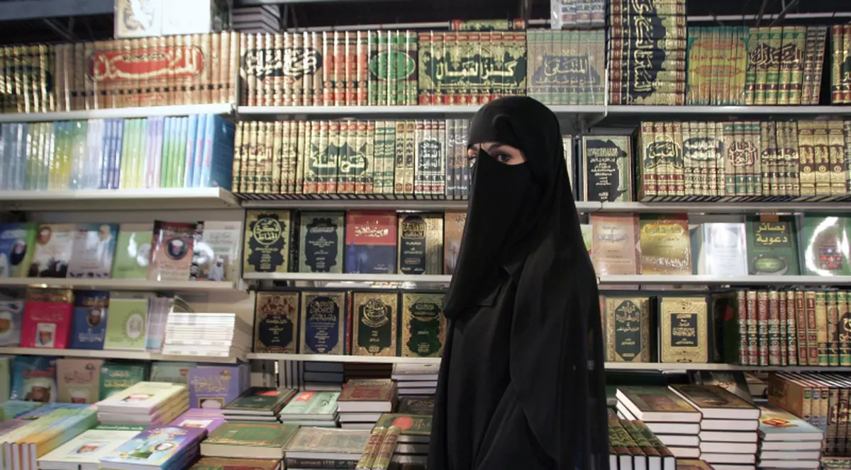 Protest pentru a rămâne cu faţa acoperită