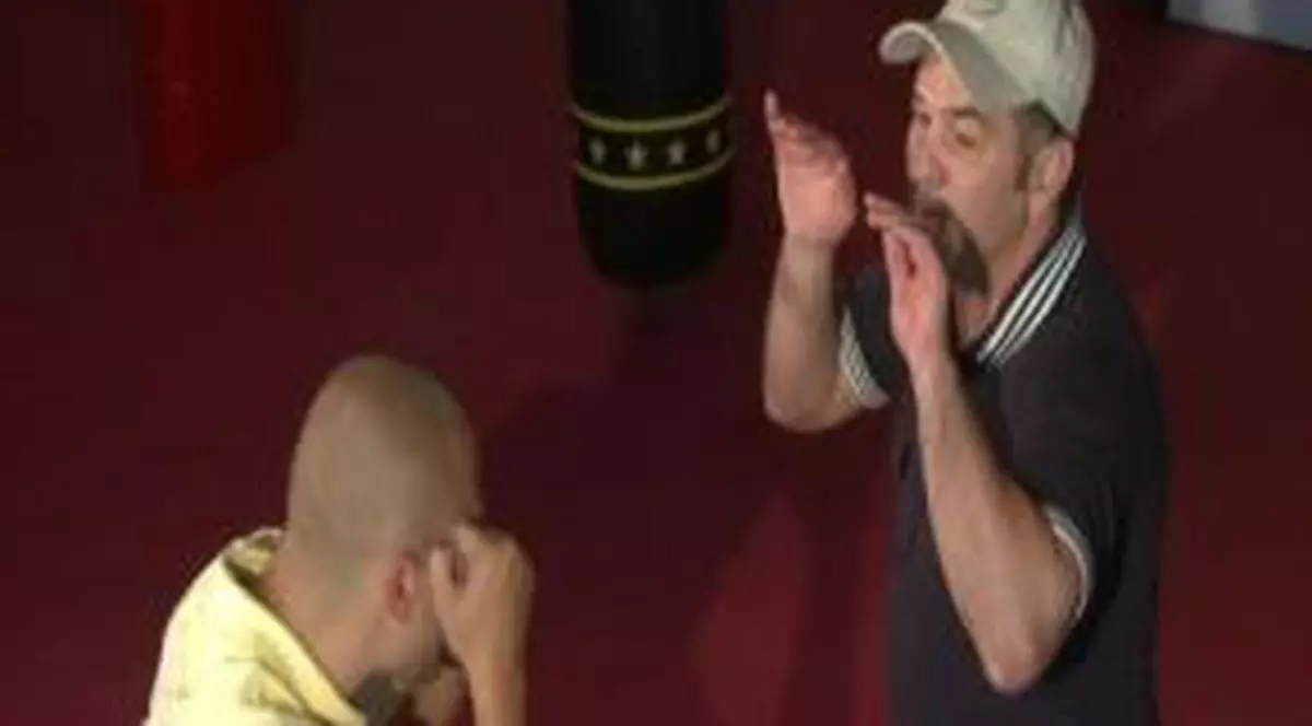 Puya ia lectii de box de la Doroftei!