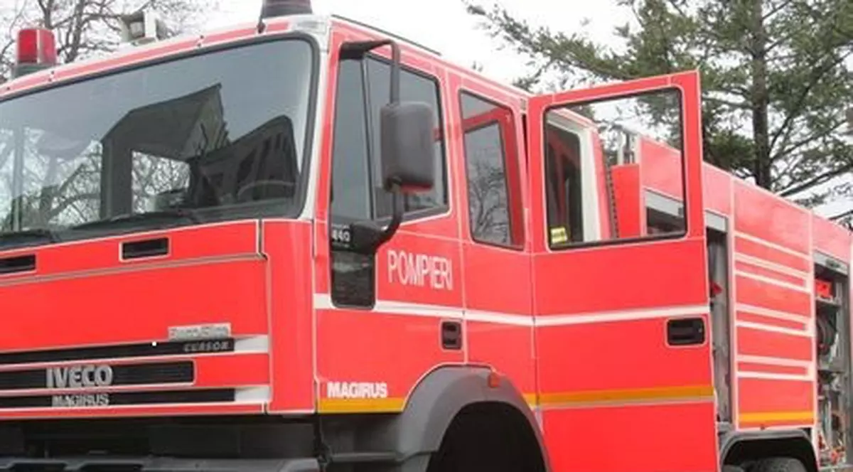 Explozie puternică într-un bloc de garsoniere