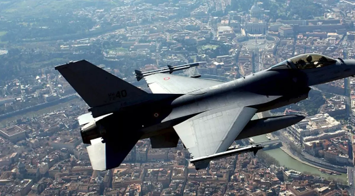 Două avioane F-16 s-au ciocnit deasupra Oceanului Atlantic