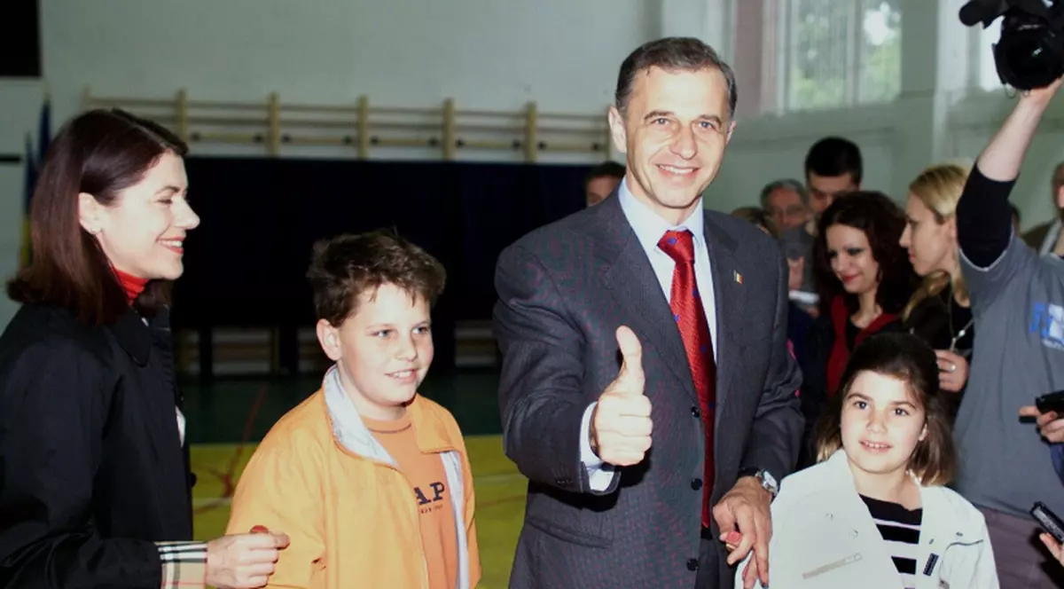 Mihaela Geoană: Voi susţine campania soţului meu
