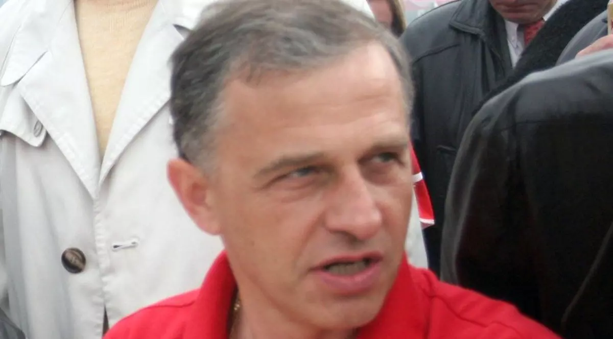 Zahărul primit de la UE, împărţit alături de broşura lui Geoană
