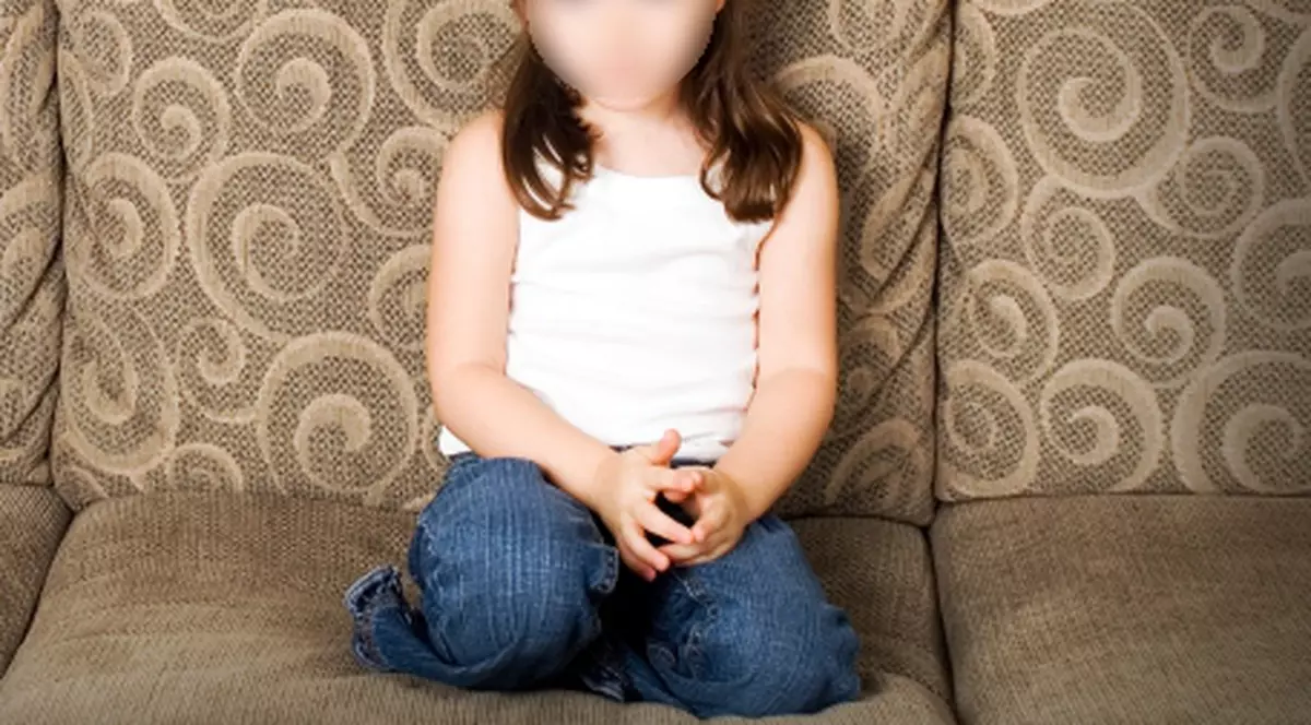 Fetiţă de 12 ani, molestată de tată