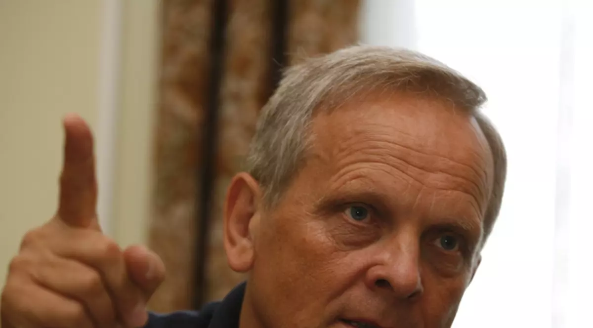 Stolojan: "Este posibil să se diminueze salariile şi pensiile"