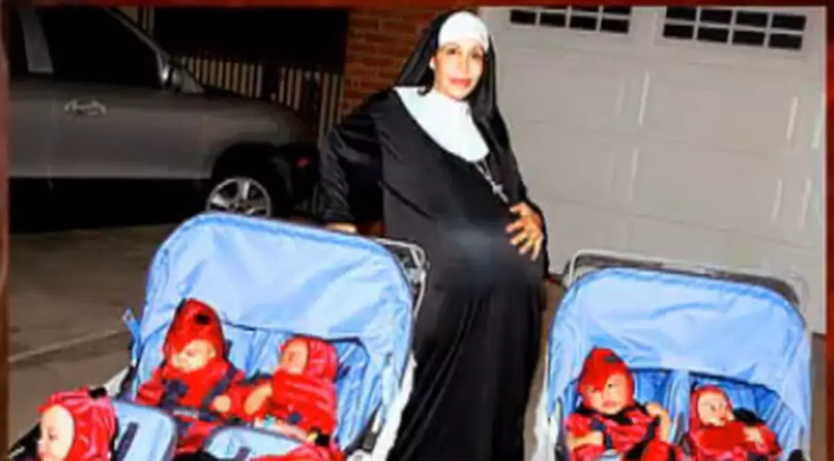 Video / Mama octupleţilor s-a costumat în călugăriţă însărcinată