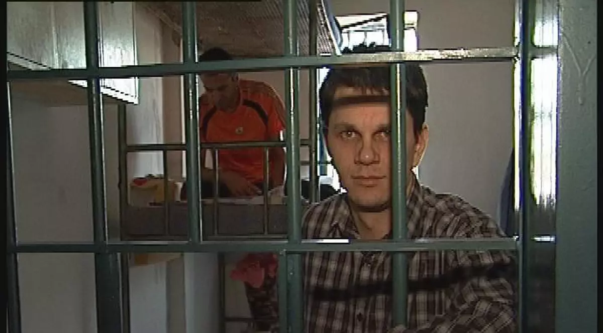 "La puşcărie nu dai o palmă. Dai să cadă sau nu!"