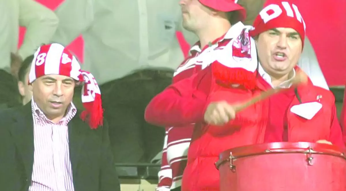 Se sfâşie între ei