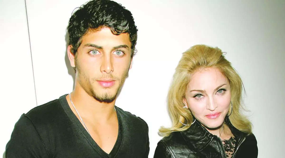 Îi ia apartament de 2.700.000 $