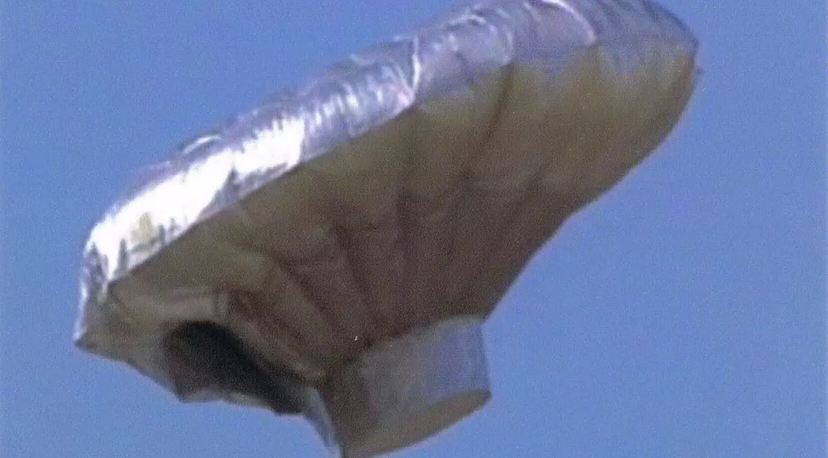 Părinţii au crezut că fiul lor... a fugit cu balonul