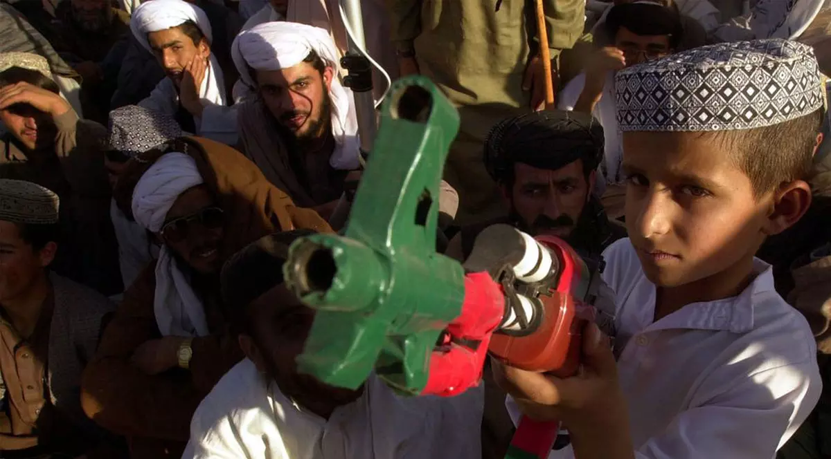 Copii şcoliţi să ucidă