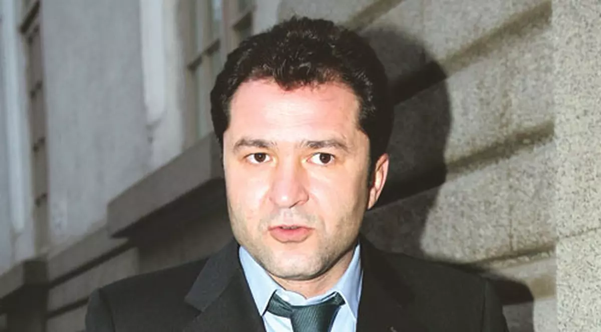 Băsescu, dă-ţi demisia şi fă-te premier!