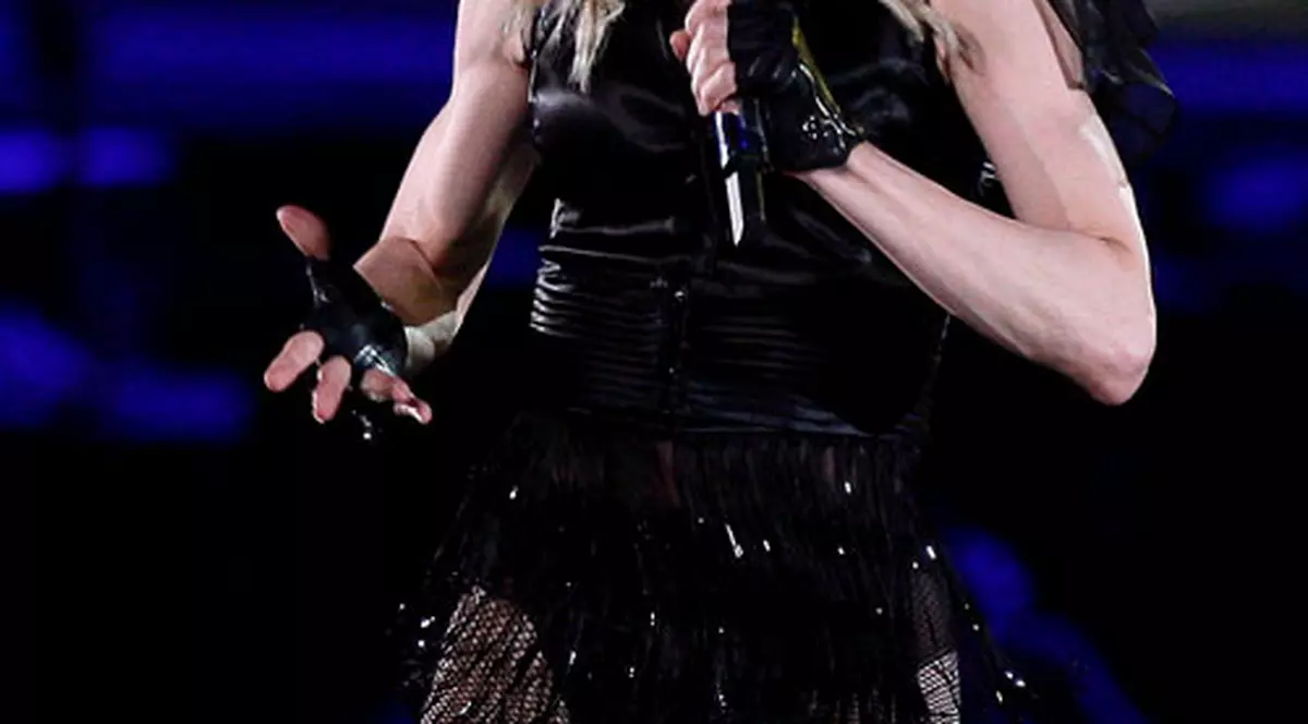 Pantofii Madonnei, expuşi la Bucureşti